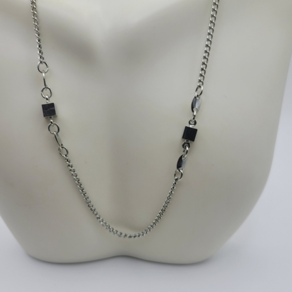 Silver Necklace With Solid Cube Accents - image 4
